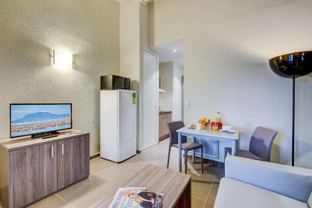 Domaine De La Tour Carree Aparthotel Peymeinade Kültér fotó