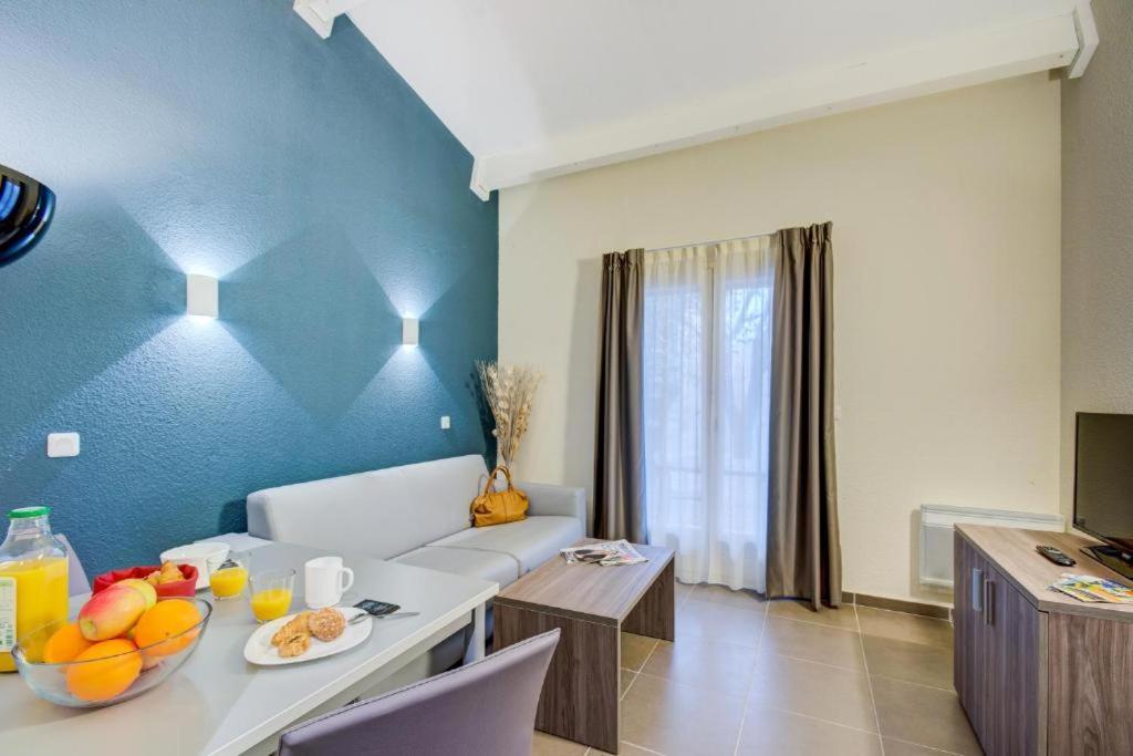 Domaine De La Tour Carree Aparthotel Peymeinade Kültér fotó