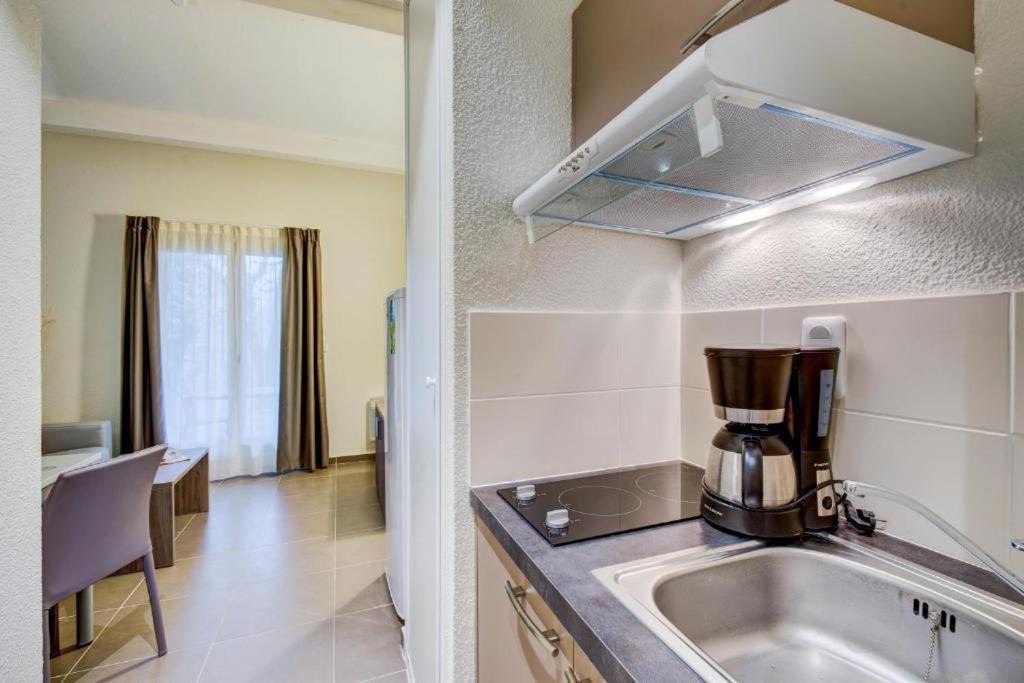 Domaine De La Tour Carree Aparthotel Peymeinade Kültér fotó
